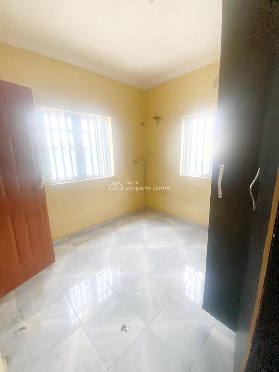a Well Maintained Spacious 2 Bedroom Apartment, Omole Phase 2, Ikeja, Lagos, Flat / Apartment for Rent