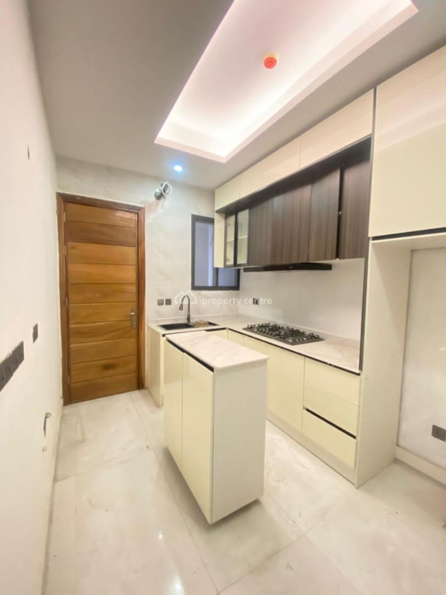 Lovely 2 Bedroom Apartment with Gym in a Secure Estate, Lekki Phase 1, Lekki, Lagos, Flat / Apartment for Sale