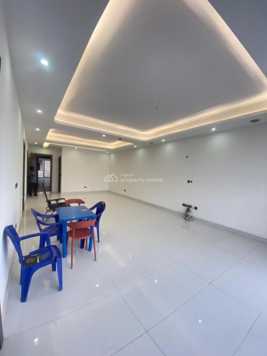 Lovely 2 Bedroom Apartment with Gym in a Secure Estate, Lekki Phase 1, Lekki, Lagos, Flat / Apartment for Sale