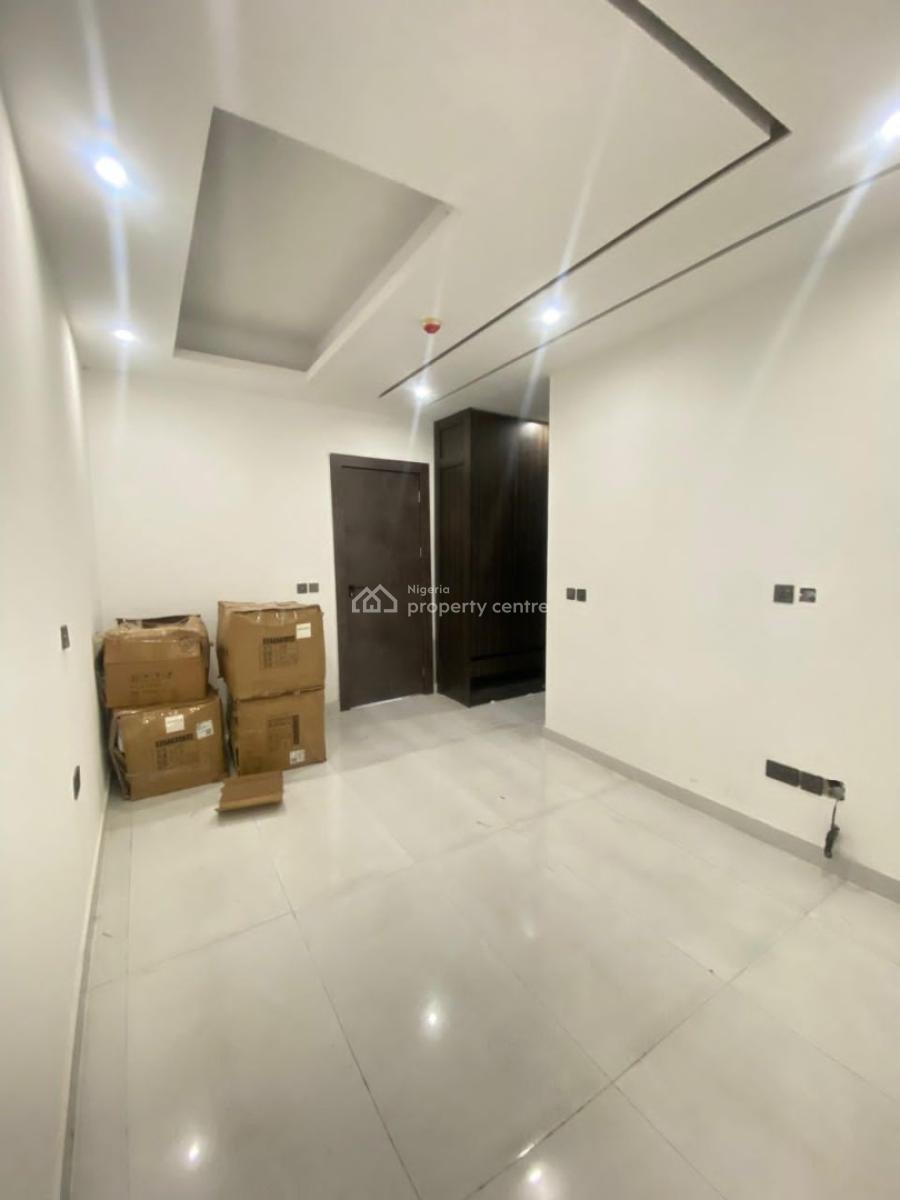 Lovely 2 Bedroom Apartment with Gym in a Secure Estate, Lekki Phase 1, Lekki, Lagos, Flat / Apartment for Sale