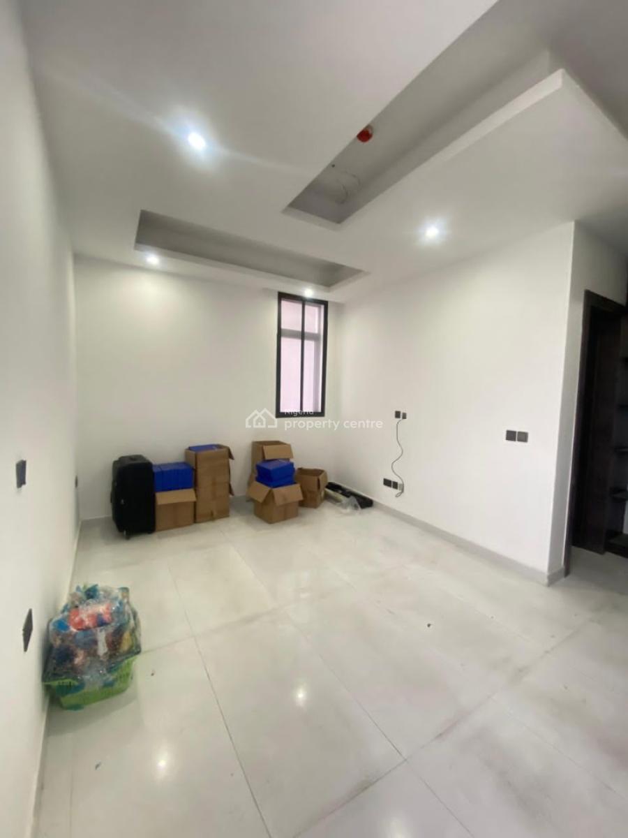 Lovely 2 Bedroom Apartment with Gym in a Secure Estate, Lekki Phase 1, Lekki, Lagos, Flat / Apartment for Sale