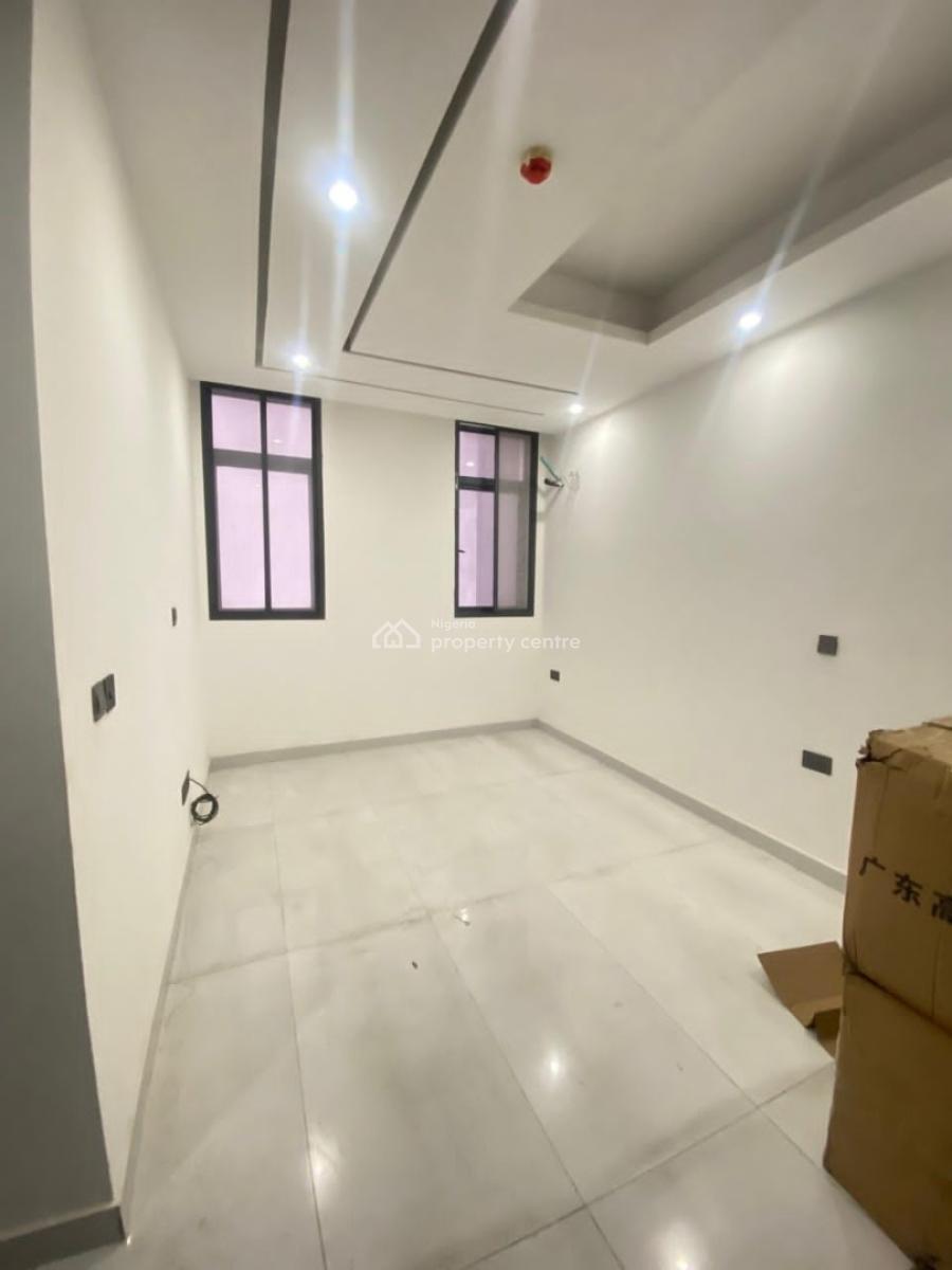 Lovely 2 Bedroom Apartment with Gym in a Secure Estate, Lekki Phase 1, Lekki, Lagos, Flat / Apartment for Sale