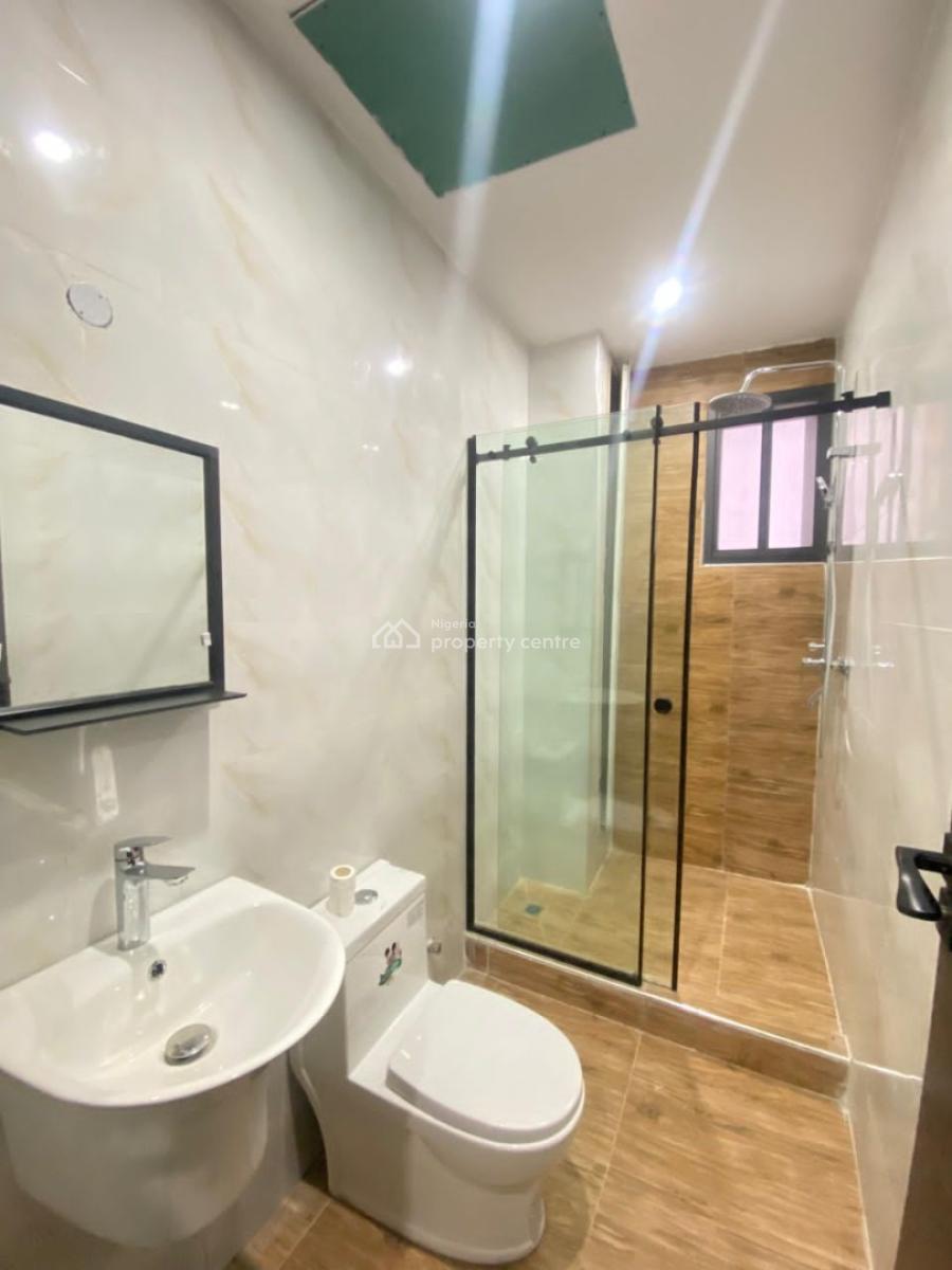 Lovely 2 Bedroom Apartment with Gym in a Secure Estate, Lekki Phase 1, Lekki, Lagos, Flat / Apartment for Sale