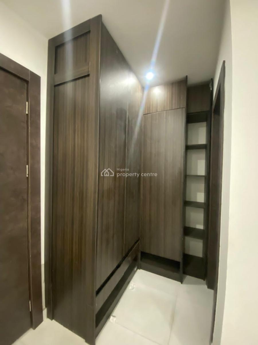 Lovely 2 Bedroom Apartment with Gym in a Secure Estate, Lekki Phase 1, Lekki, Lagos, Flat / Apartment for Sale