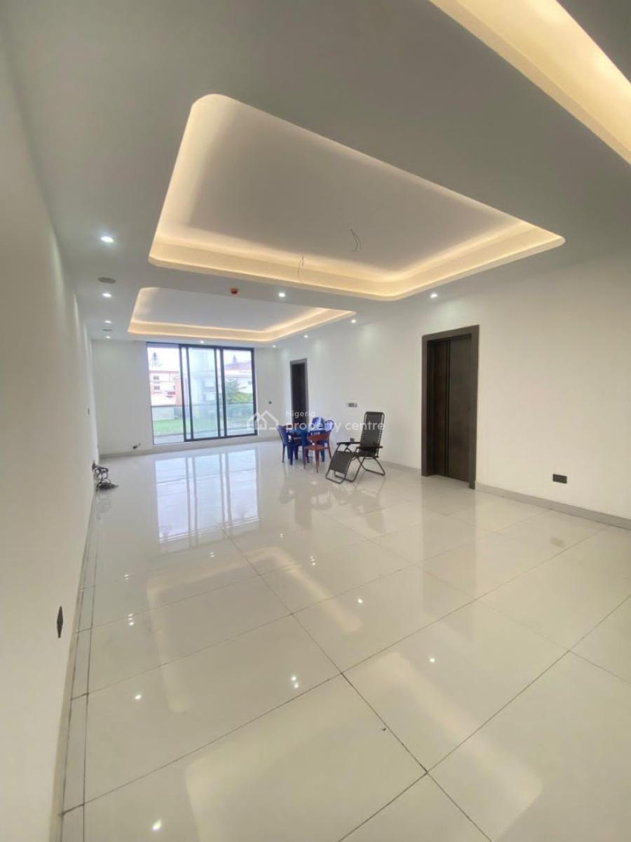 Lovely 2 Bedroom Apartment with Gym in a Secure Estate, Lekki Phase 1, Lekki, Lagos, Flat / Apartment for Sale