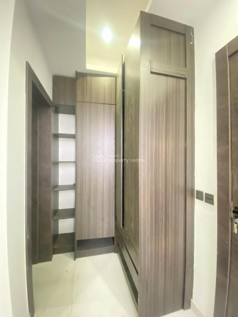 Lovely 2 Bedroom Apartment with Gym in a Secure Estate, Lekki Phase 1, Lekki, Lagos, Flat / Apartment for Sale