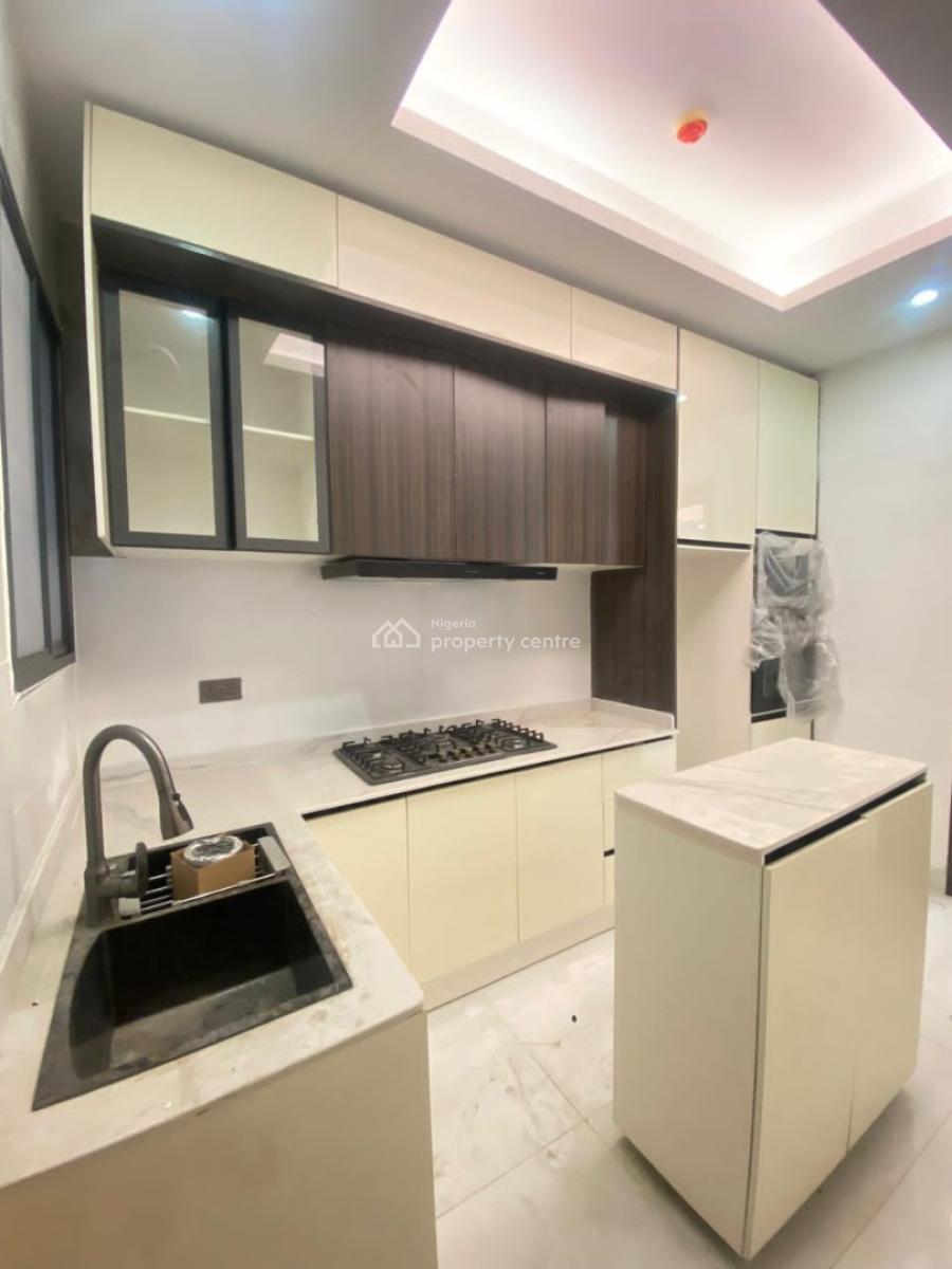 Lovely 2 Bedroom Apartment with Gym in a Secure Estate, Lekki Phase 1, Lekki, Lagos, Flat / Apartment for Sale