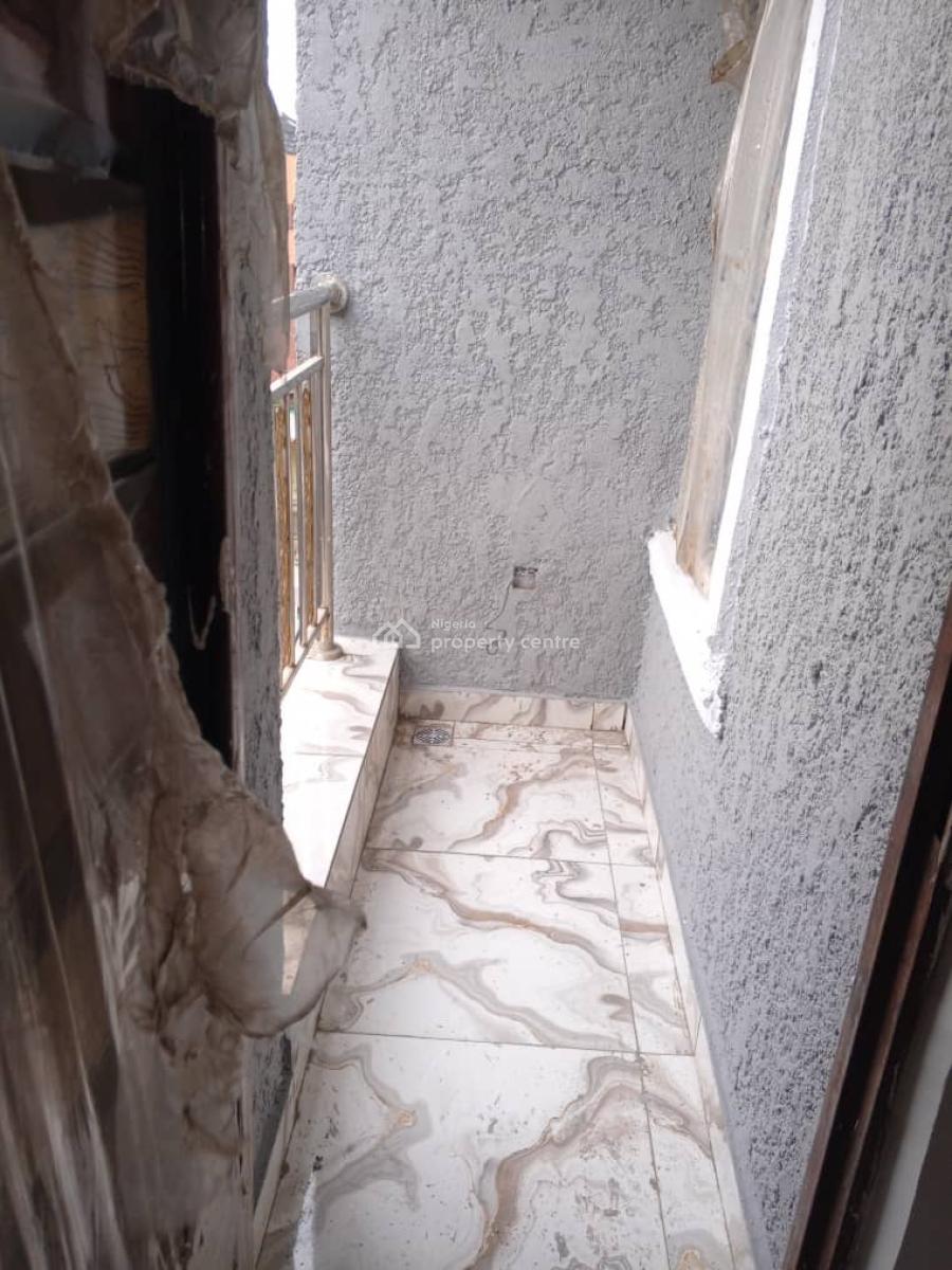 Lovely 2 Bed Room Flat, Adekule Yaba, Yaba, Lagos, Flat / Apartment for Rent