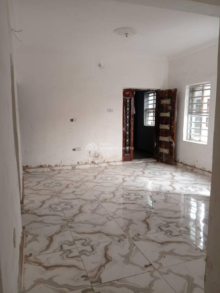 Lovely 2 Bed Room Flat, Adekule Yaba, Yaba, Lagos, Flat / Apartment for Rent