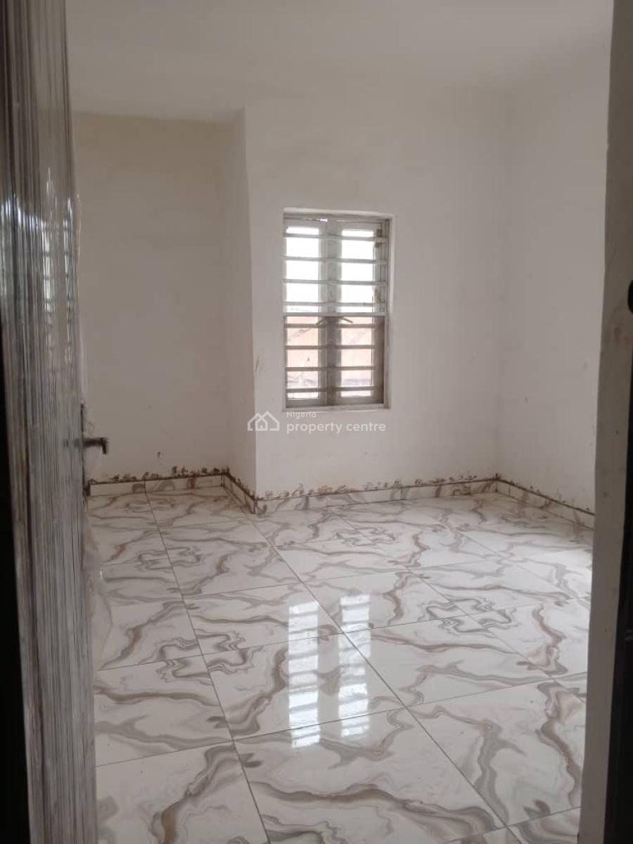 Lovely 2 Bed Room Flat, Adekule Yaba, Yaba, Lagos, Flat / Apartment for Rent