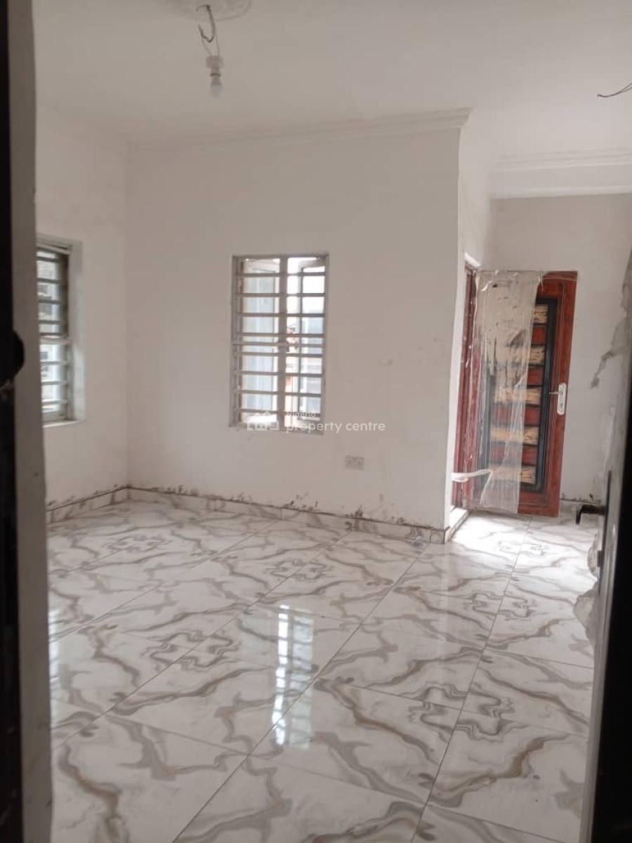 Lovely 2 Bed Room Flat, Adekule Yaba, Yaba, Lagos, Flat / Apartment for Rent