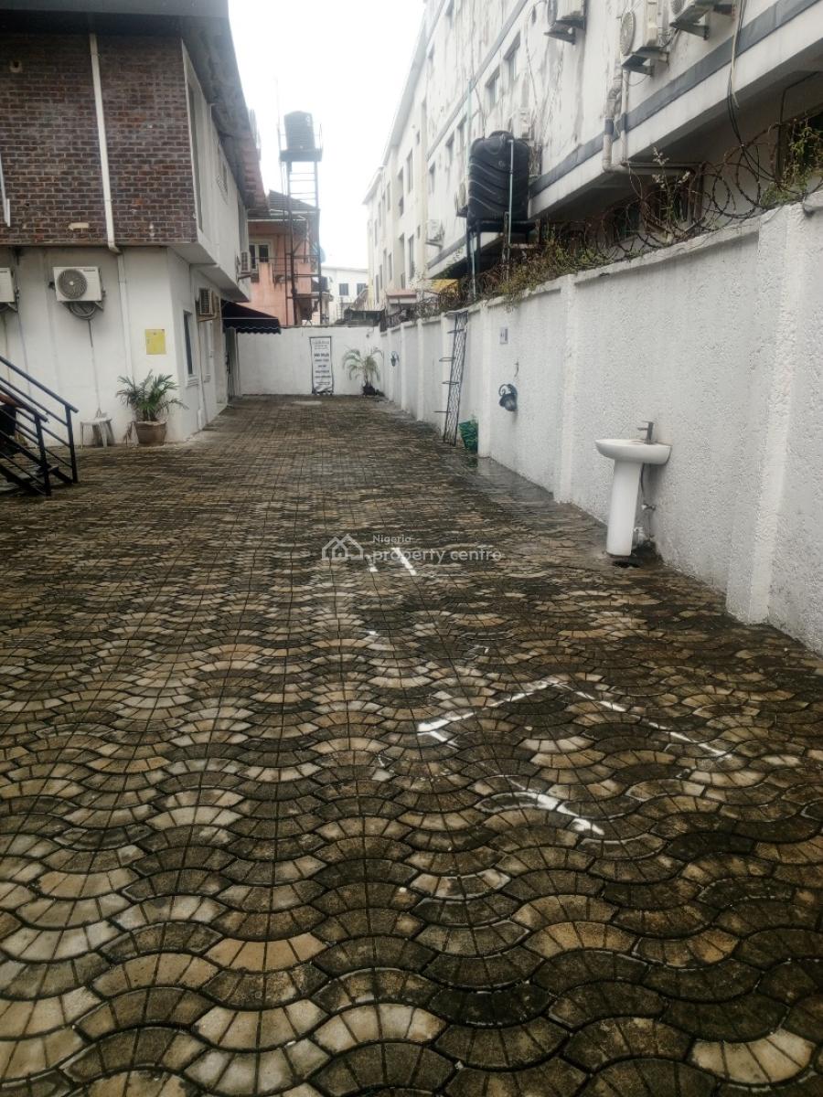 Open Office Space on a Commercial Road, Durosimi Etti, Lekki Phase 1, Lekki, Lagos, Office Space for Rent