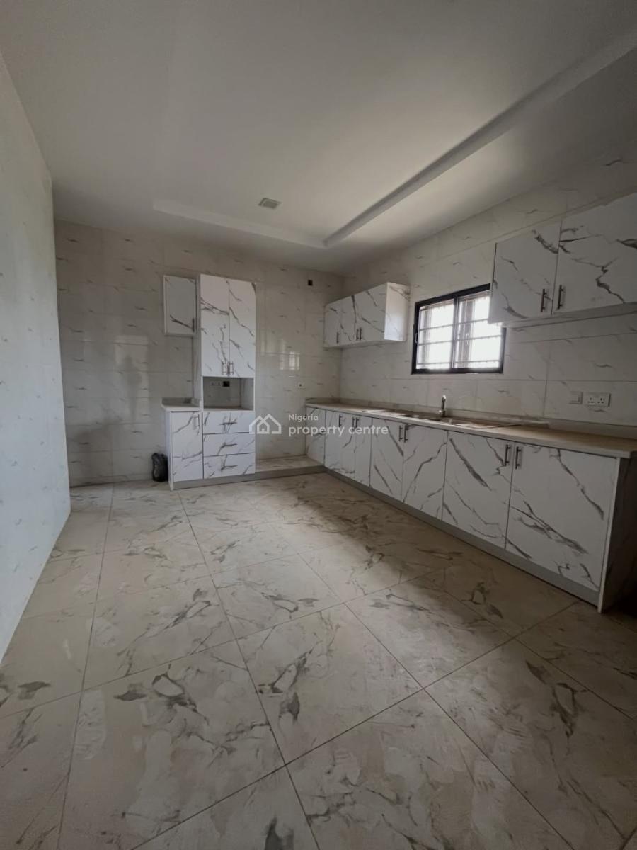 4 Beds  Semi-detached, Guzape District, Abuja, Semi-detached Duplex for Sale