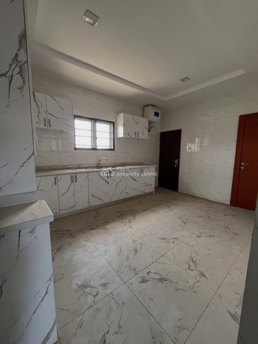 4 Beds  Semi-detached, Guzape District, Abuja, Semi-detached Duplex for Sale