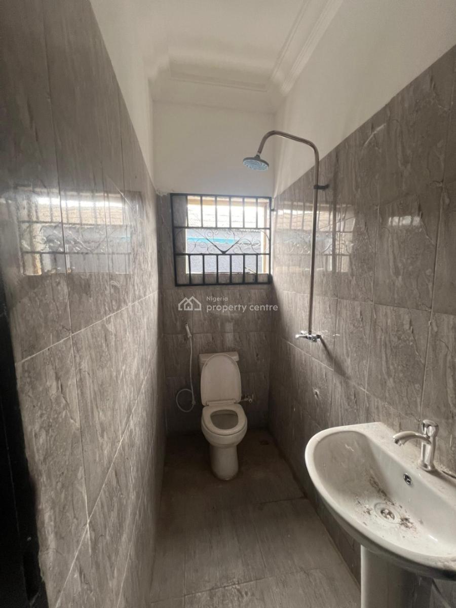 Well Located 3 Bedroom Flats, Alafia Estate ,akobo Ojuirin, Ibadan, Oyo, Flat / Apartment for Rent