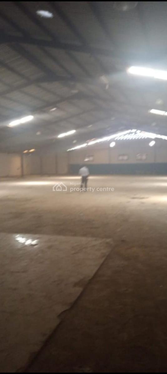 Warehouse on 2600sqm on 5826-657.sqm Land, By Guinness, Ikeja, Lagos, Warehouse for Sale