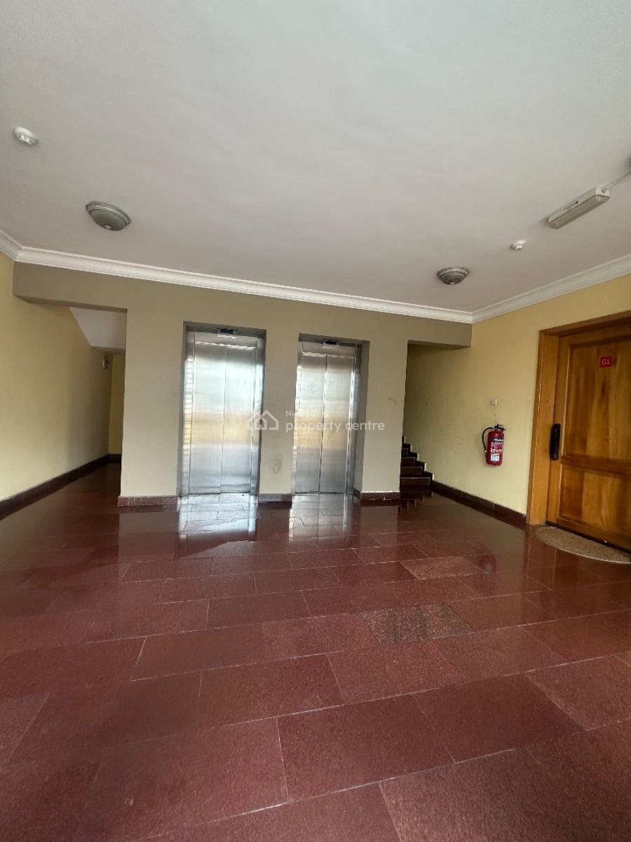 Specious 3bedrooms Apartment with Bq and Swimming Pool, Lekki Phase 1, Lekki, Lagos, Flat / Apartment for Rent