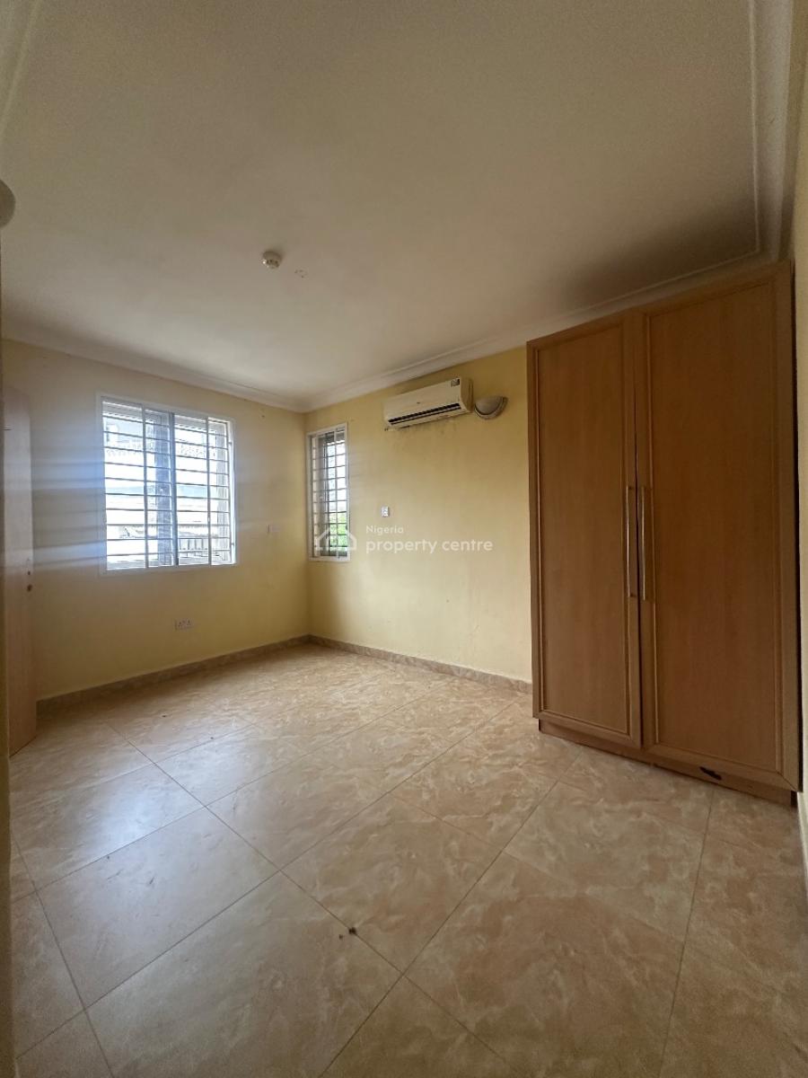 Specious 3bedrooms Apartment with Bq and Swimming Pool, Lekki Phase 1, Lekki, Lagos, Flat / Apartment for Rent
