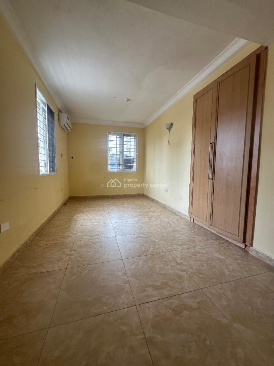 Specious 3bedrooms Apartment with Bq and Swimming Pool, Lekki Phase 1, Lekki, Lagos, Flat / Apartment for Rent