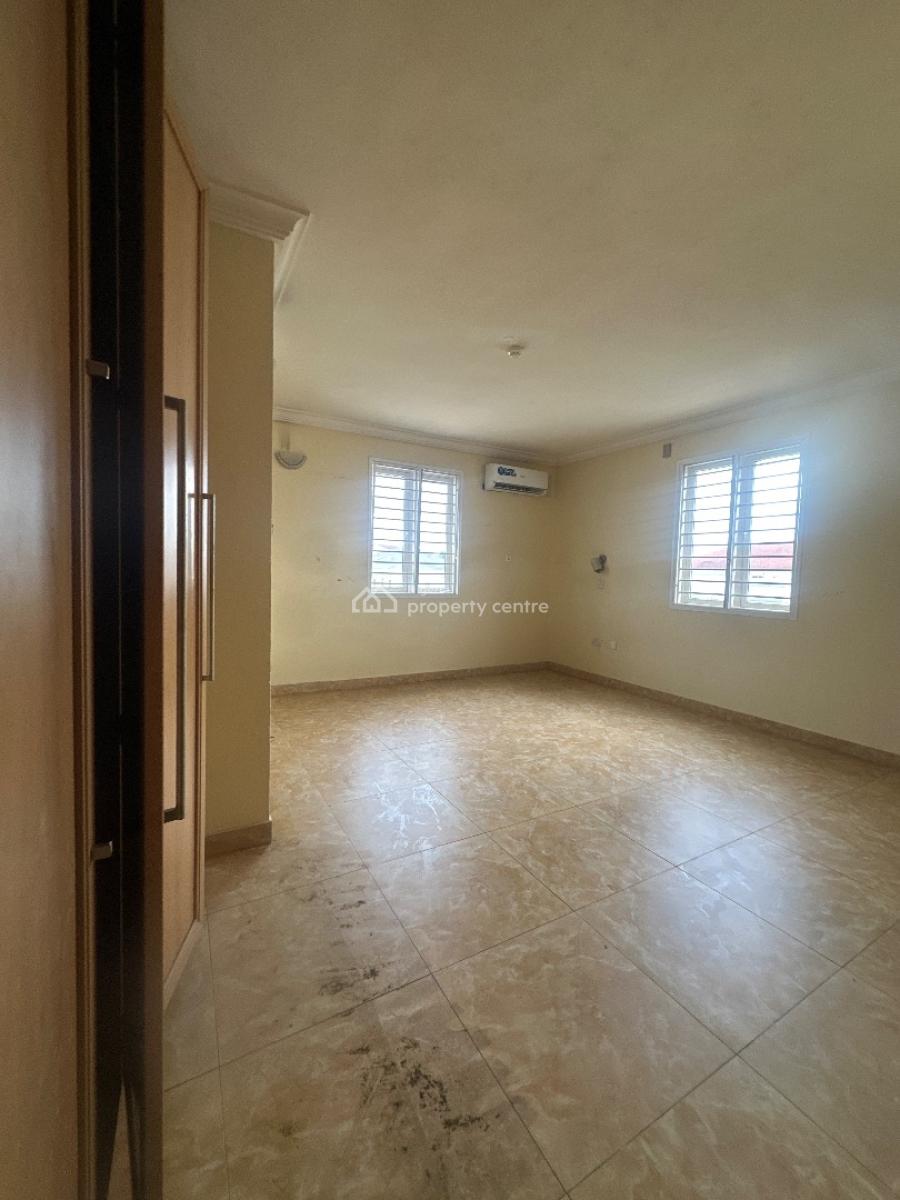 Specious 3bedrooms Apartment with Bq and Swimming Pool, Lekki Phase 1, Lekki, Lagos, Flat / Apartment for Rent
