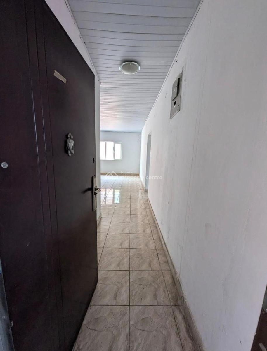 Spacious 2 Bedroom Apartment, Mobil Road, Ilaje, Ajah, Lagos, Flat / Apartment for Rent