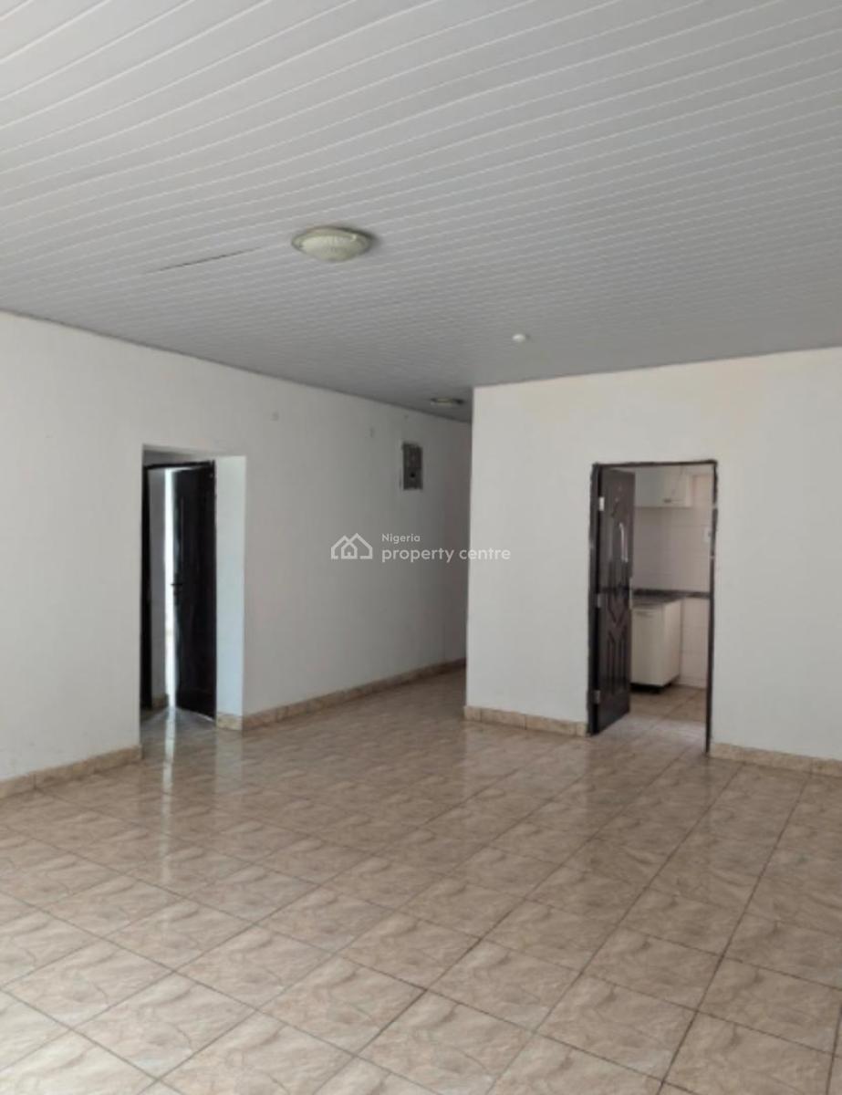 Spacious 2 Bedroom Apartment, Mobil Road, Ilaje, Ajah, Lagos, Flat / Apartment for Rent