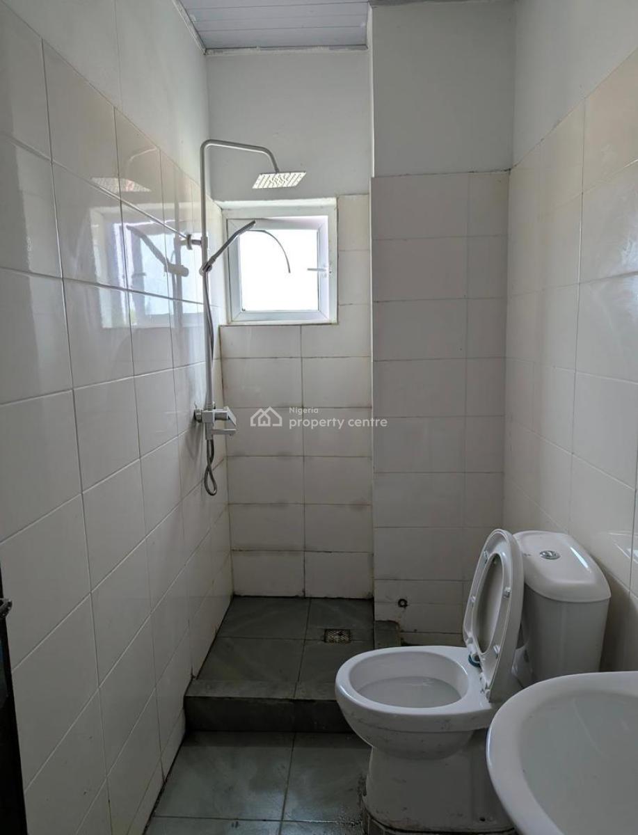 Spacious 2 Bedroom Apartment, Mobil Road, Ilaje, Ajah, Lagos, Flat / Apartment for Rent