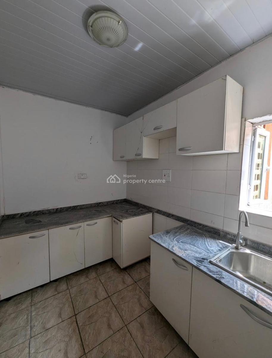 Spacious 2 Bedroom Apartment, Mobil Road, Ilaje, Ajah, Lagos, Flat / Apartment for Rent