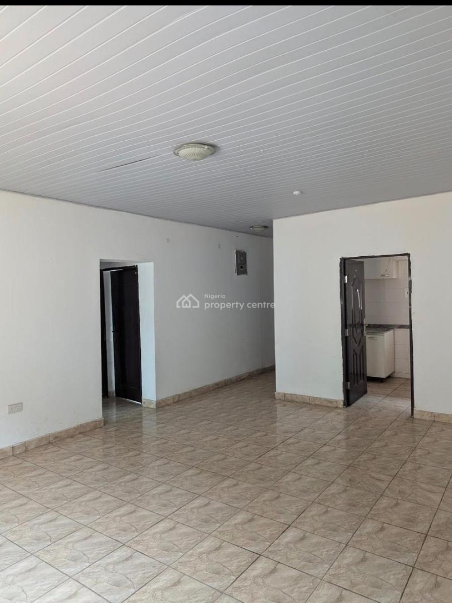 Spacious 2 Bedroom Apartment, Mobil Road, Ilaje, Ajah, Lagos, Flat / Apartment for Rent