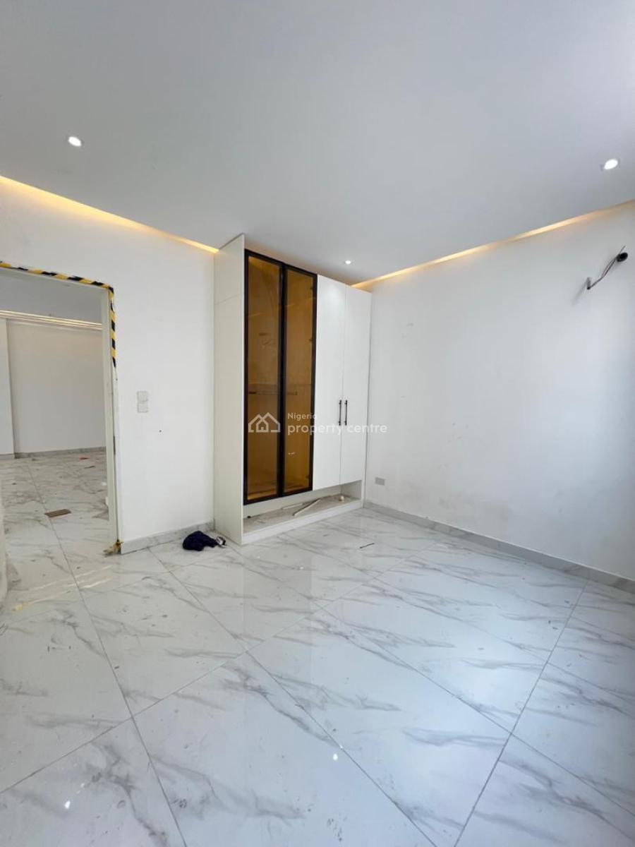 Lovely 2 Bedroom Apartment with Swimming Pool, Lekki Phase 1, Lekki, Lagos, Flat / Apartment for Sale