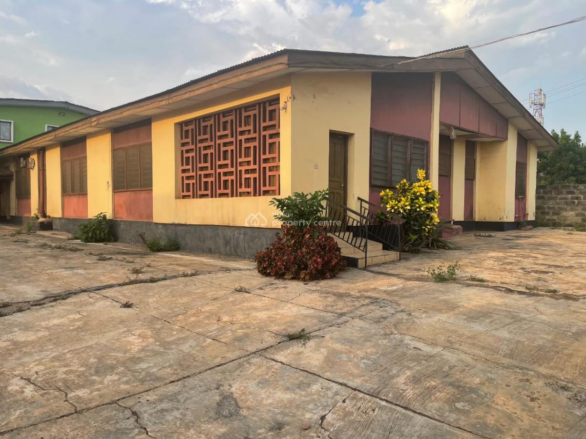 Bungalow in a Good Location, Old Ife Road, Ibadan, Oyo, Detached Bungalow for Sale