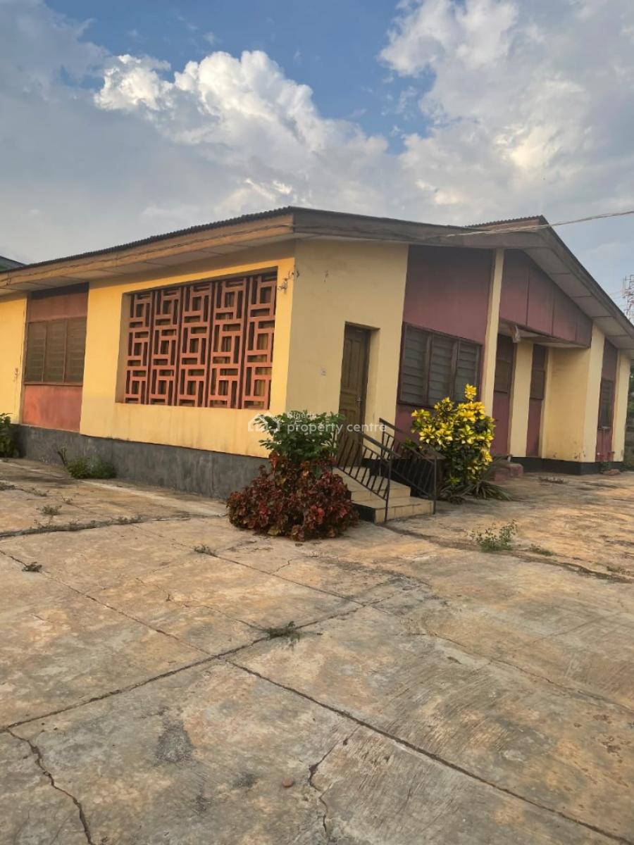 Bungalow in a Good Location, Old Ife Road, Ibadan, Oyo, Detached Bungalow for Sale