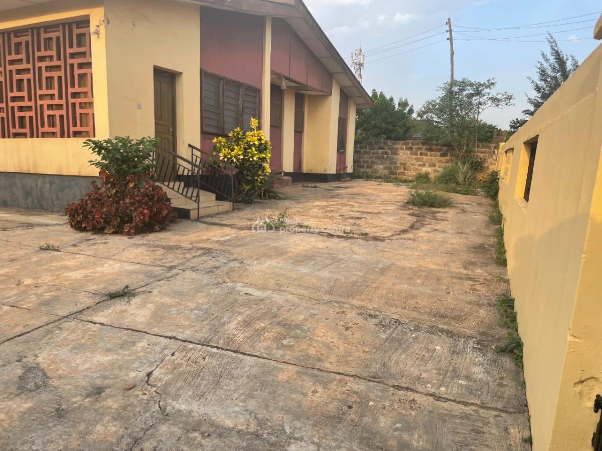 Bungalow in a Good Location, Old Ife Road, Ibadan, Oyo, Detached Bungalow for Sale