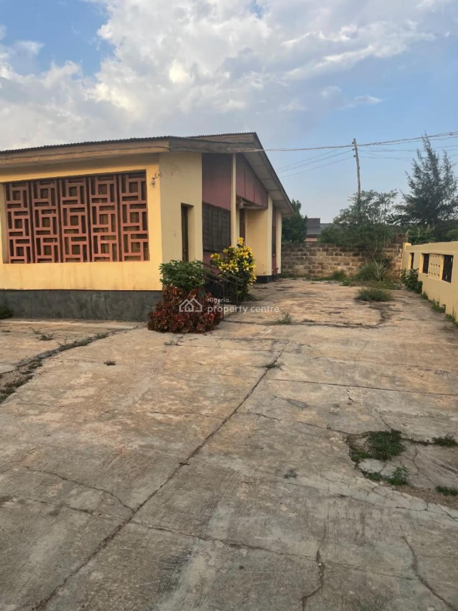 Bungalow in a Good Location, Old Ife Road, Ibadan, Oyo, Detached Bungalow for Sale