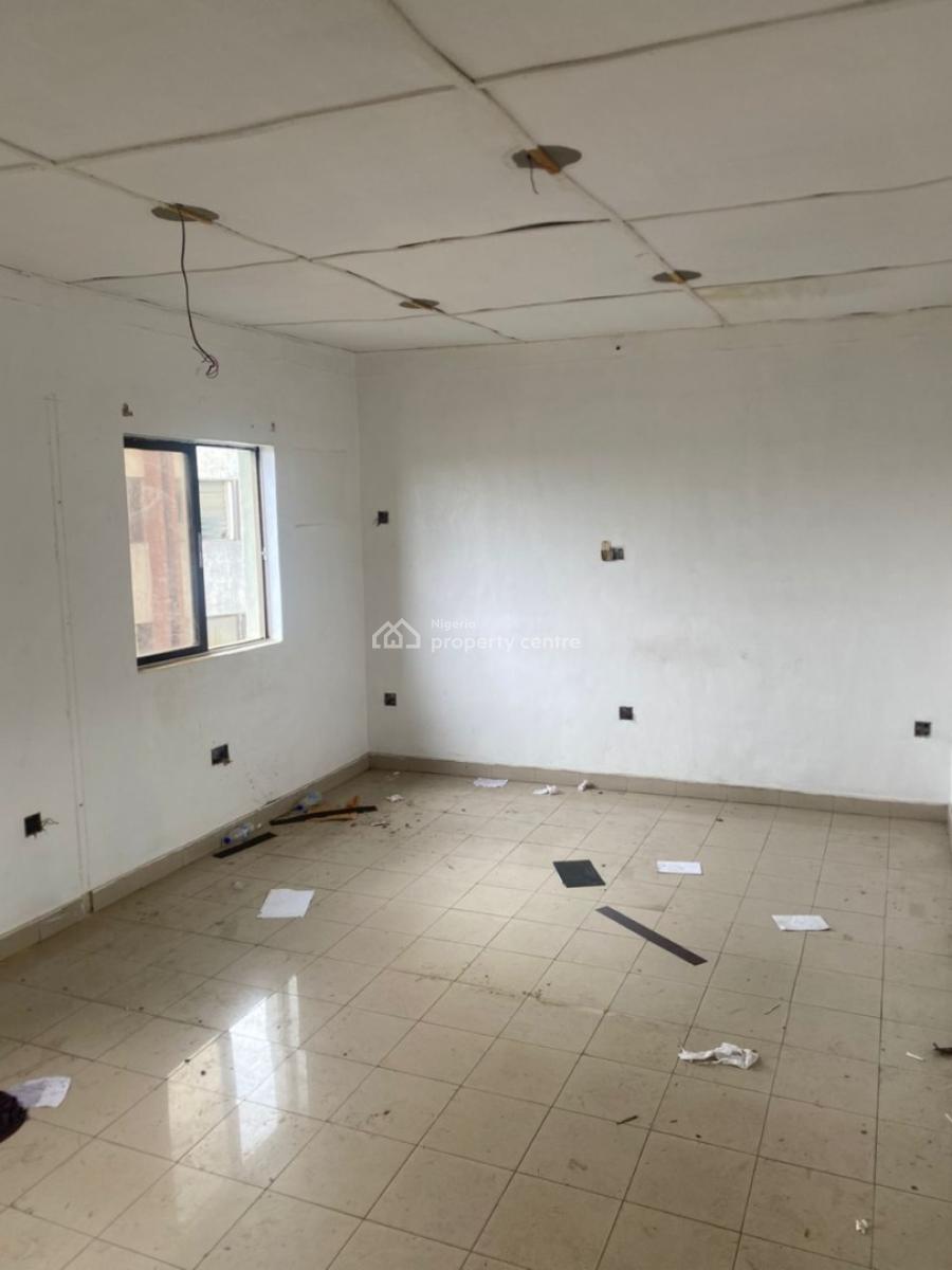 2 Rooms Office Space, Along Ogunnusi Road, Adjacent Omole Phase 1, Ojodu, Lagos, Office Space for Rent