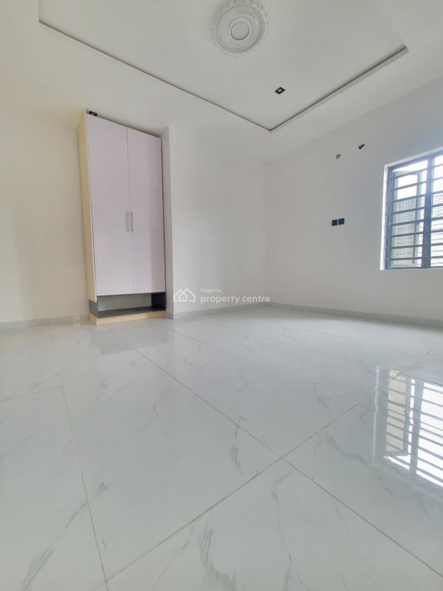 Spacious and Standard 3bedroom Apartment, Mavilla Estate, Orchid Road, Lekki, Lagos, Flat / Apartment for Sale