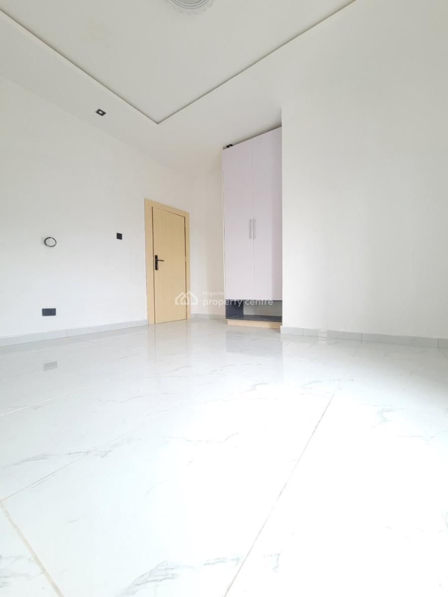 Spacious and Standard 3bedroom Apartment, Mavilla Estate, Orchid Road, Lekki, Lagos, Flat / Apartment for Sale