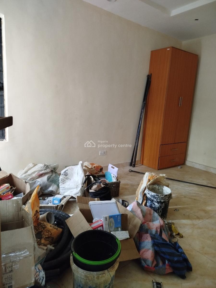 Spaciously Built 3 Bedroom Apartment with Bq, Alagomeji, Yaba, Lagos, Block of Flats for Sale