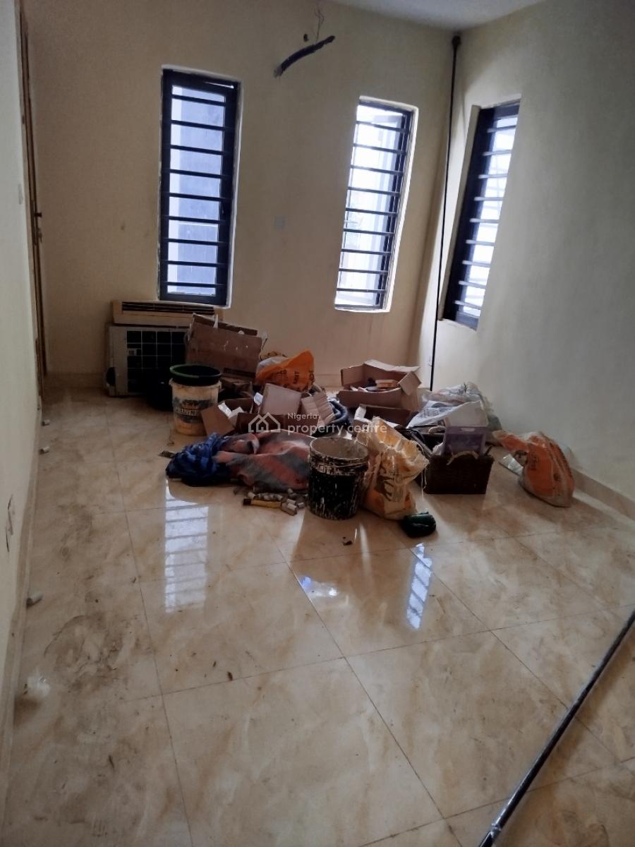 Spaciously Built 3 Bedroom Apartment with Bq, Alagomeji, Yaba, Lagos, Block of Flats for Sale
