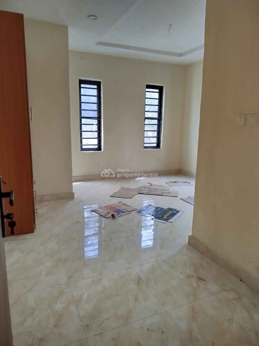 Spaciously Built 3 Bedroom Apartment with Bq, Alagomeji, Yaba, Lagos, Block of Flats for Sale