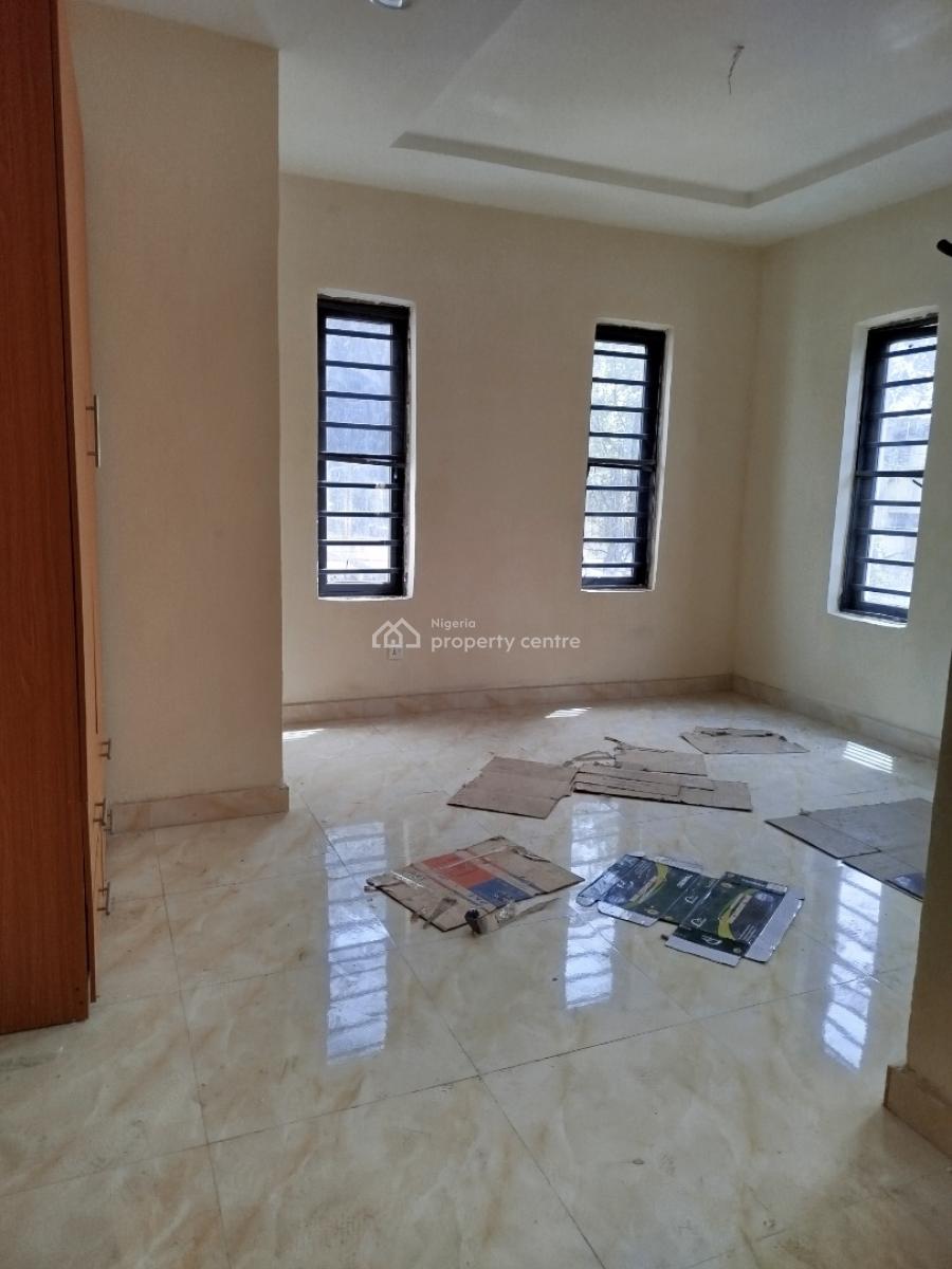 Spaciously Built 3 Bedroom Apartment with Bq, Alagomeji, Yaba, Lagos, Block of Flats for Sale
