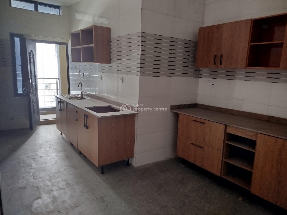 Spaciously Built 3 Bedroom Apartment with Bq, Alagomeji, Yaba, Lagos, Block of Flats for Sale