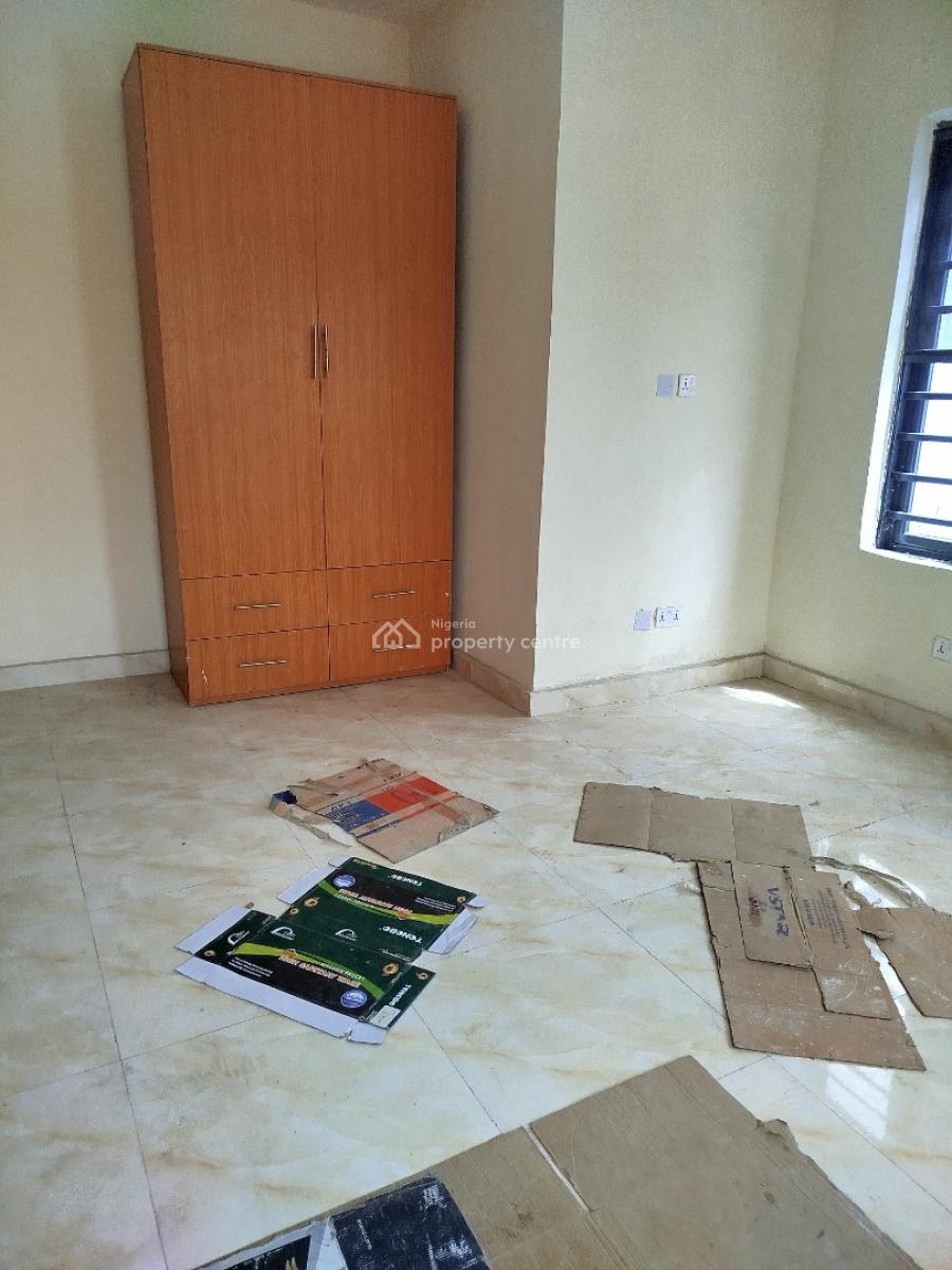 Spaciously Built 3 Bedroom Apartment with Bq, Alagomeji, Yaba, Lagos, Block of Flats for Sale