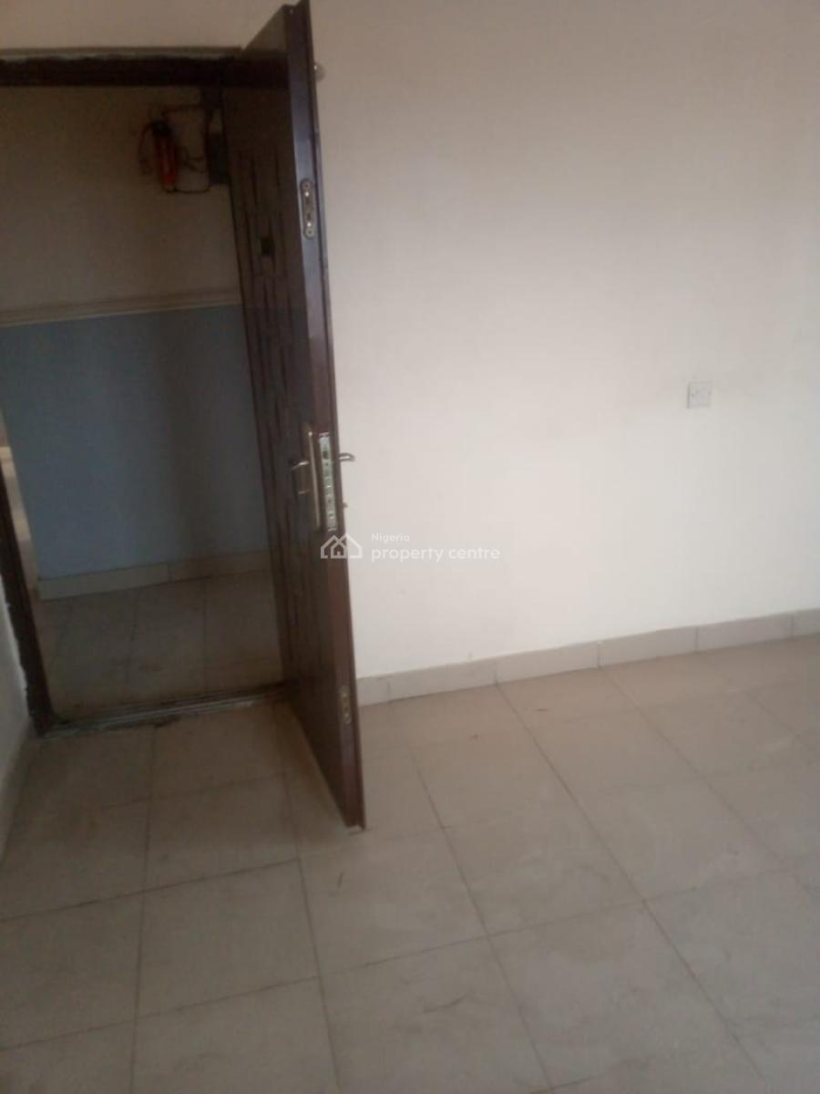 Spacious and Sharp 3 Bedroom Apartment, Idowu Estate, Oke Ira, Ajah, Lagos, Flat / Apartment for Rent