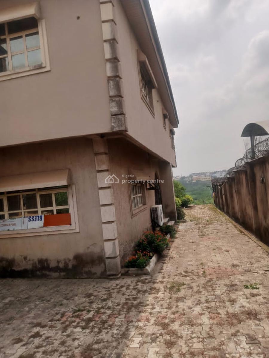 Solid & Well-maintained 5 Bedroom Detached House + 2 Bedroom Bq Flat, Gateway Zone, Magodo Phase 1, Gra Phase 1, Magodo, Lagos, Detached Duplex for Sale