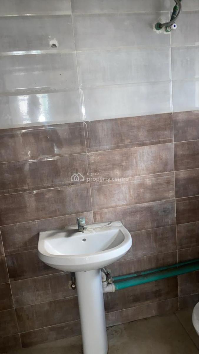 a 2bedroom Apartment with No Bq, Lekki Phase 1, Lekki, Lagos, Flat / Apartment for Rent
