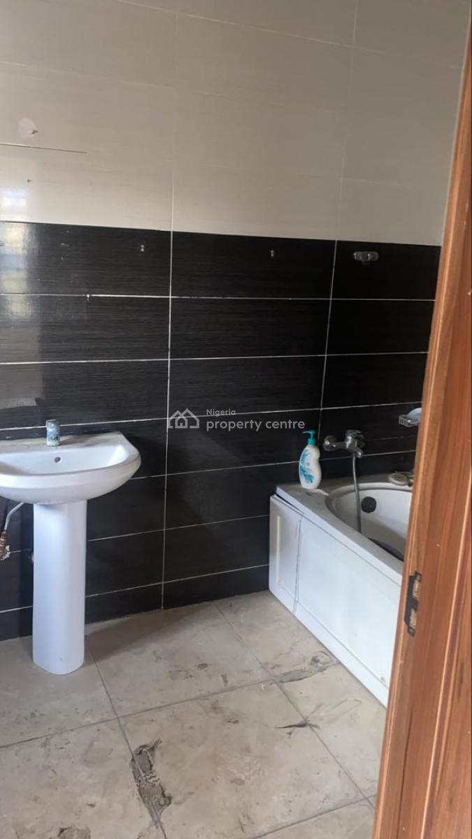 a 2bedroom Apartment with No Bq, Lekki Phase 1, Lekki, Lagos, Flat / Apartment for Rent