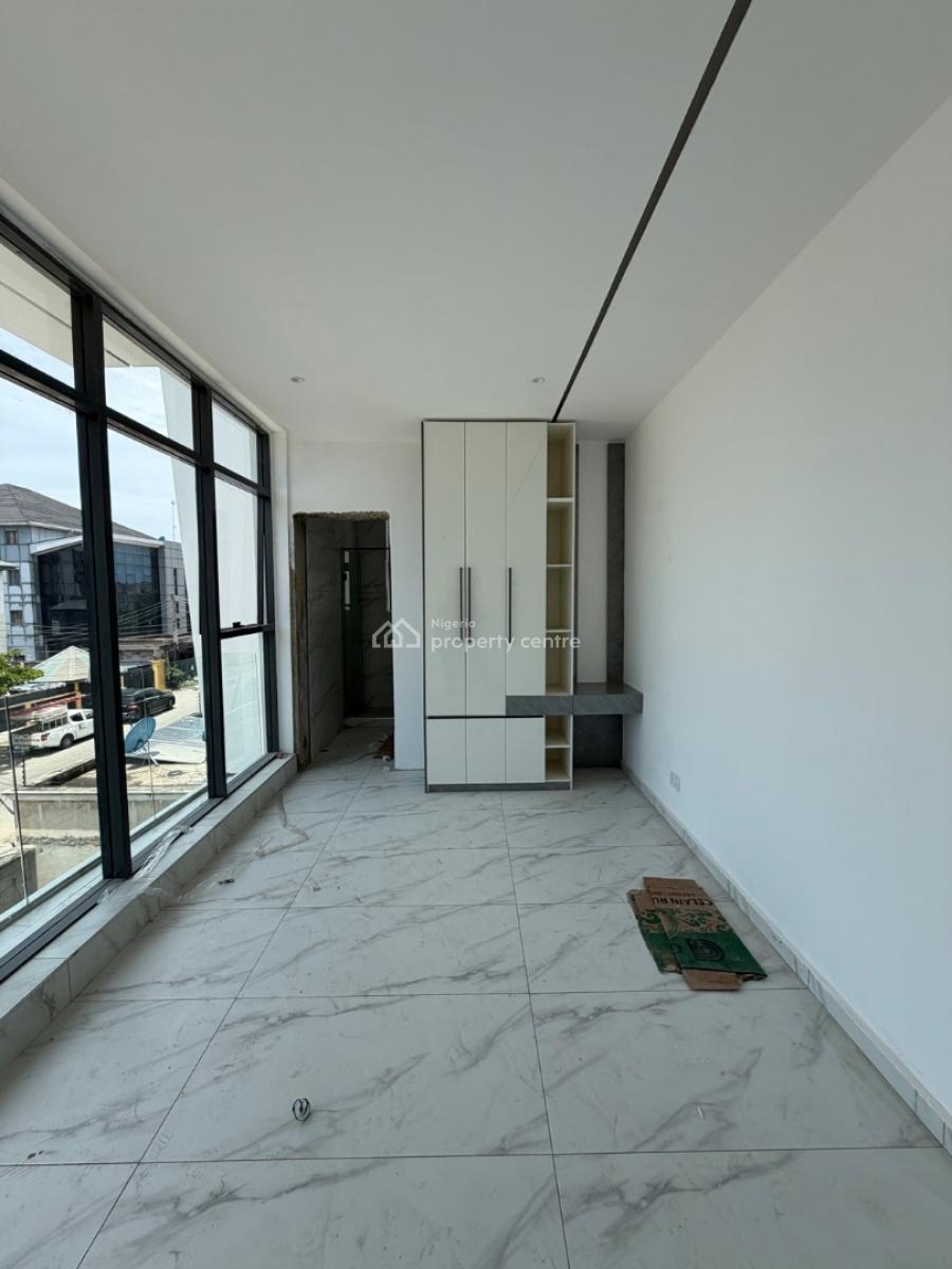 Spacious 2 Bedroom Flat, Lekki Phase 1, Lekki, Lagos, Block of Flats for Sale