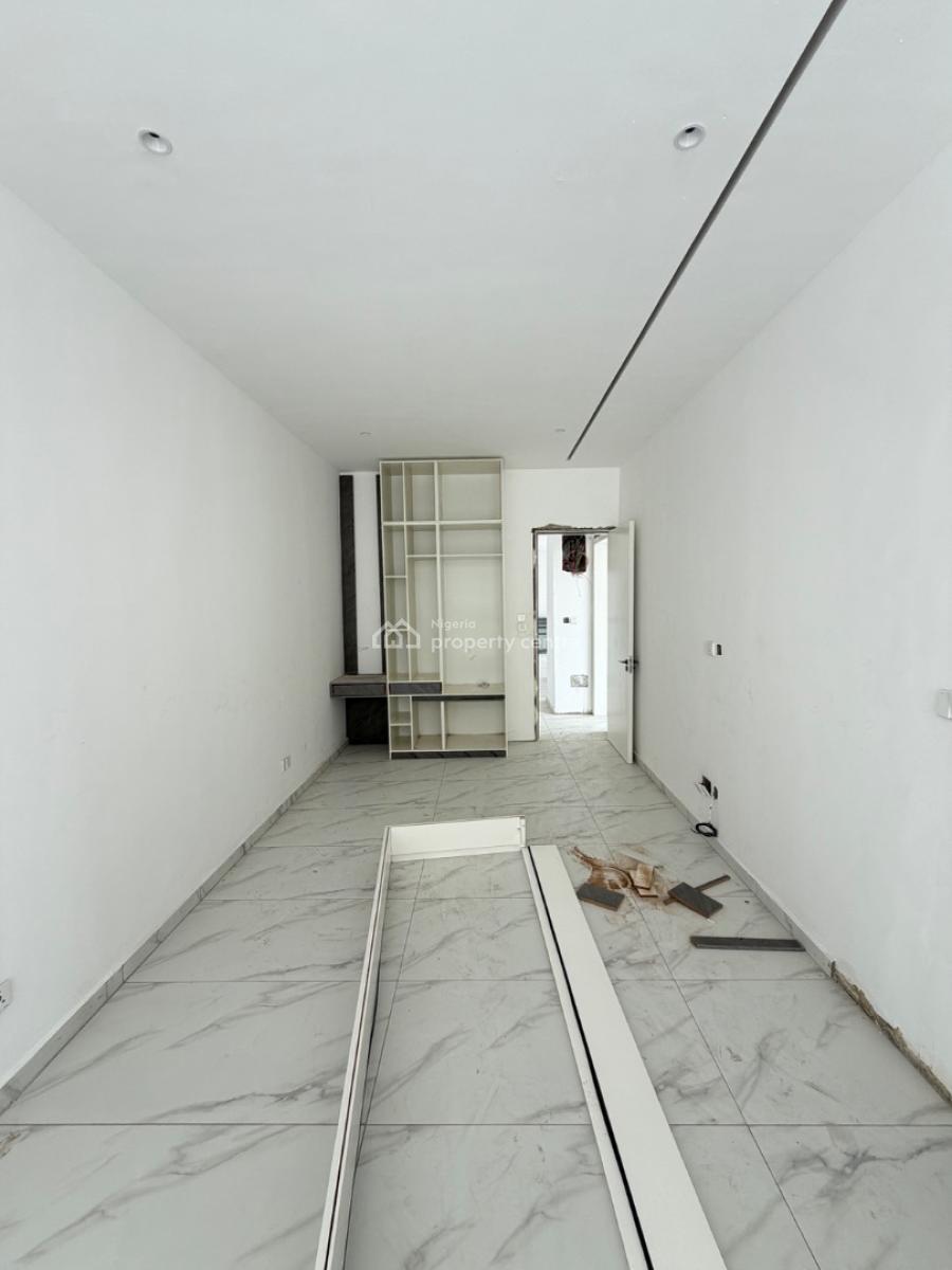 Spacious 2 Bedroom Flat, Lekki Phase 1, Lekki, Lagos, Block of Flats for Sale