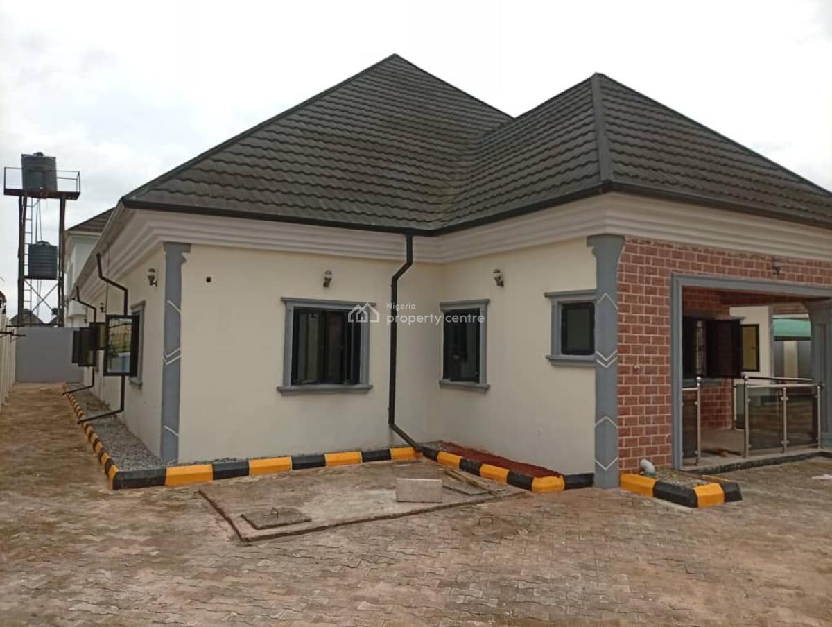Modern 5 Bedroom Bungalow, All Rooms Fully Ensuite 100ft By 100ft Land, Irhirhi Road, Off Airport Road, Benin, Oredo, Edo, Terraced Bungalow for Sale